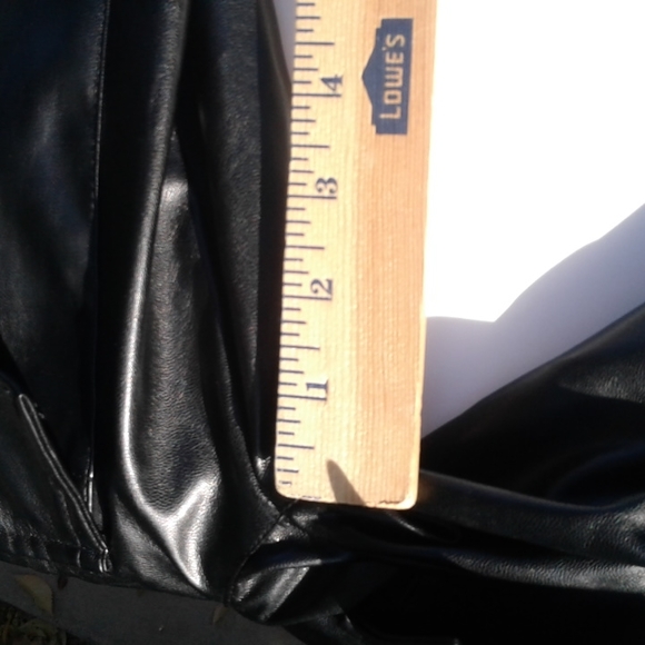 Women's size 4 fake leather pants - Picture 10 of 15